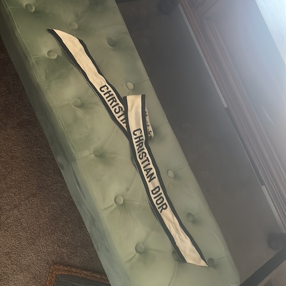 Christian Dior scarf. - Picture 4 of 6